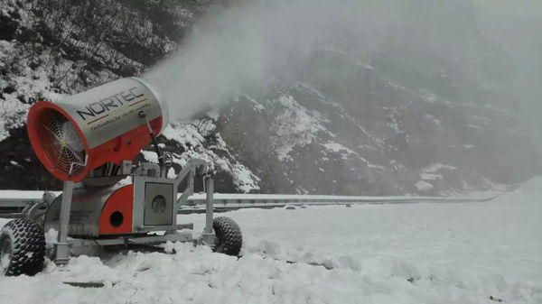 滑雪場造雪機(jī)